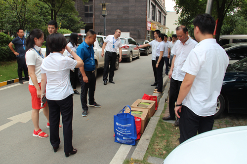 8.慰问麓谷租赁公司_副本.jpg 8.慰问麓谷租赁公司_副本.jpg