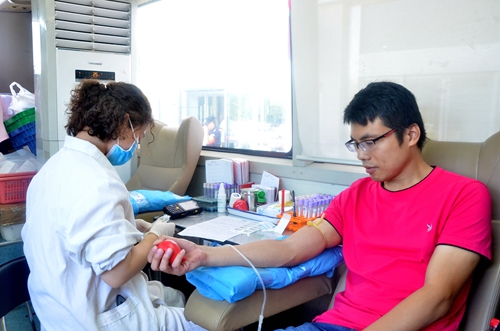 无偿献血，用爱心为生命加油