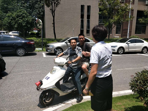 
                                                乐于助人我快乐   排忧解难我争先