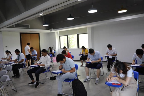 麓谷企业广场党群工作联组召开发展党员评议会