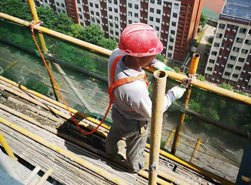 
                                                江山帝景哈佛五期开展“安全生产月”安全生产警示露天电影教育活动